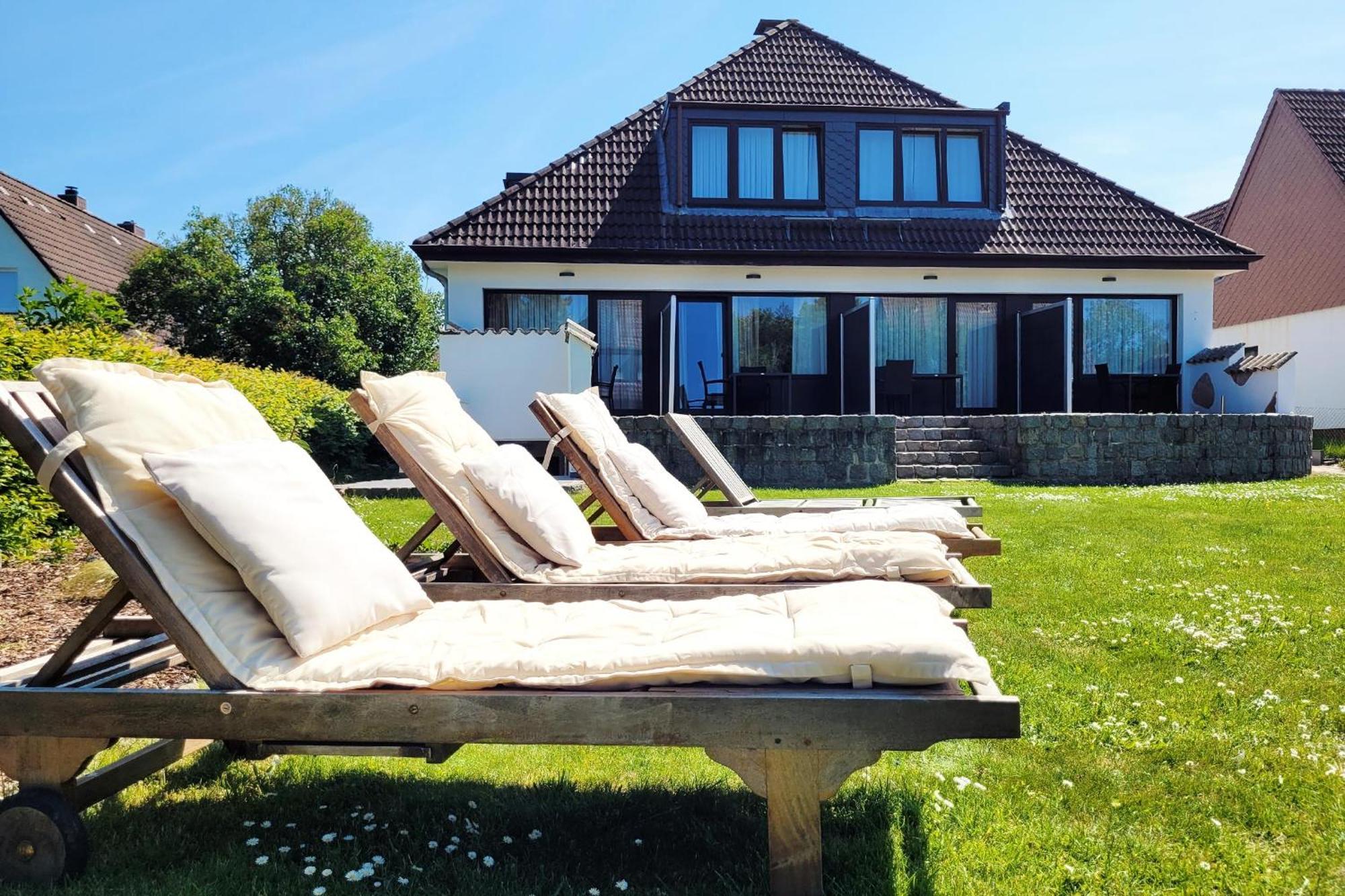 Hochwertige Ferienwohnung Mit Sonnenterrasse & Gartenblick, Nur Wenige Gehminuten Zum Strand Scharbeutz Ngoại thất bức ảnh